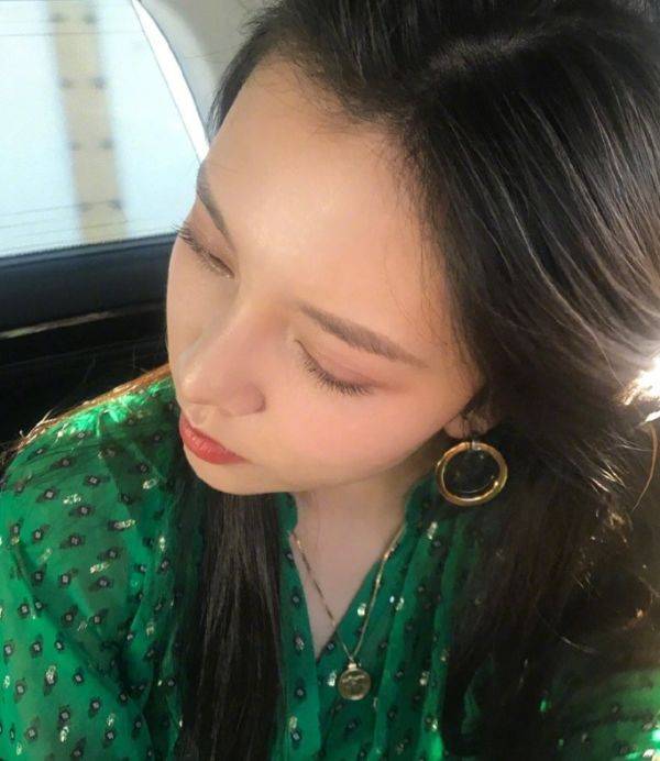 架子|宋妍菲照片接地气，没明星架子也能看出气质，“底子”太好了