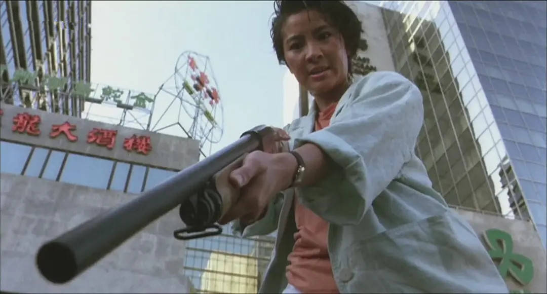 田伟强|原创为捧杨紫琼做明星,亿万富豪买下洪金宝公司,一部港片经典诞生了