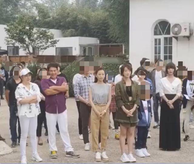 蓝盈莹终于熬出头？演冯小刚新剧站c位，朱时茂
