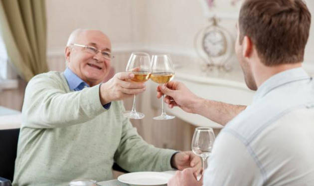 手脚|体内有癌,手脚先知,当手脚出现这些变化,说明肝已经病得不轻