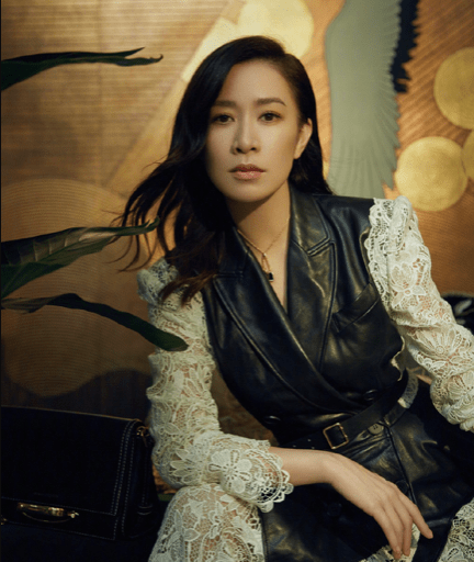 友约饭|佘诗曼深夜与友约饭，吃火锅也打包带走获赞，勤俭持家就差一个伴