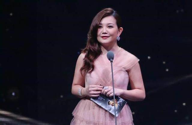 今年|原创梁静茹六度入围歌后，自曝离婚初期偶落泪，对爱情仍抱有期待