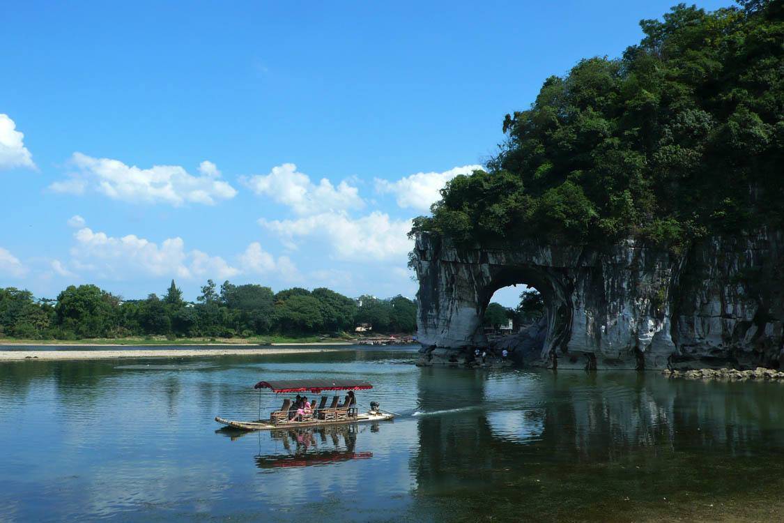 广西受欢迎的一处景点因酷似一头大象而得名是国家5a级景区