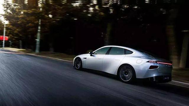 特斯拉|「卖车」不如「卖软件」，软件付费才是未来？