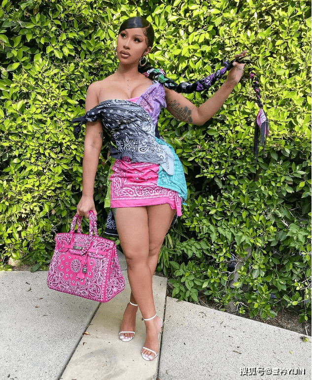 来源|不会打鸣的脱衣舞娘不是好Rapper!卡老师的入党申请书我们已经收到了,Skrr~