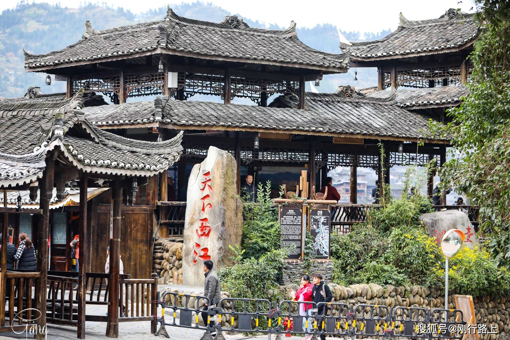 苗寨|不同的角度看西江千户苗寨,才发现没有白来