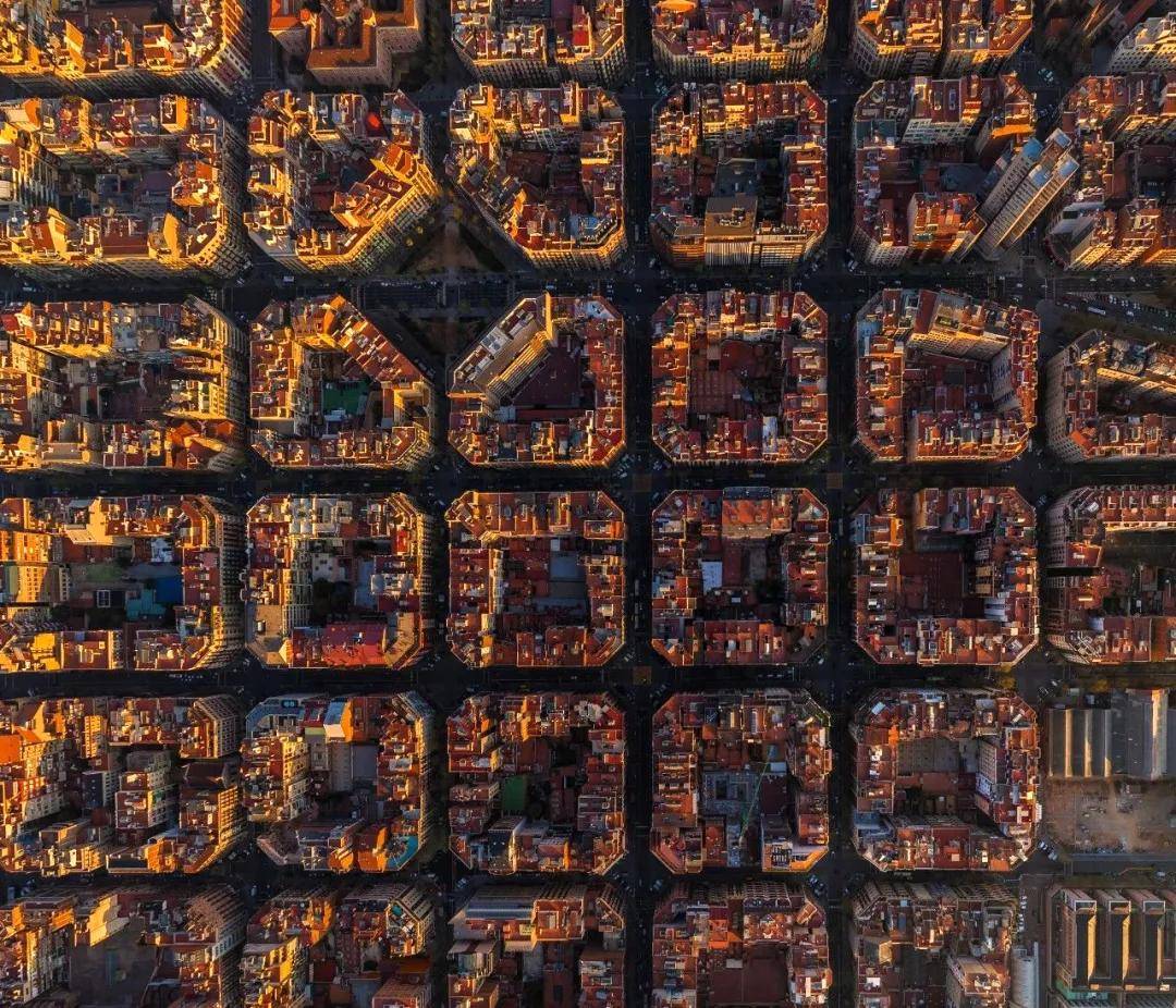 接下来,一起先来养养眼吧~ 巴塞罗那街区总体规划平面图