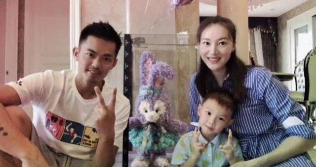 谢杏芳|39岁国羽女神晒全家福庆生照，丈夫一次背叛后，发奋成为美女总裁