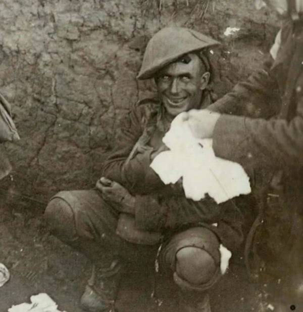 在一战当中也是如此,在1916年的9月,有一名英国士兵在索姆河