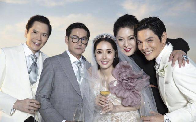 郭爸|原创向佐晒照庆祝结婚一周年，笑容幸福，力证与郭碧婷恩爱如初