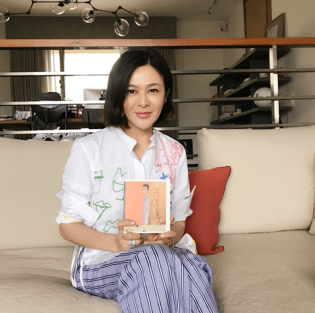 现在|真女神容颜也会老去，关之琳罕见公开露面，脸垮也有很多皱纹！