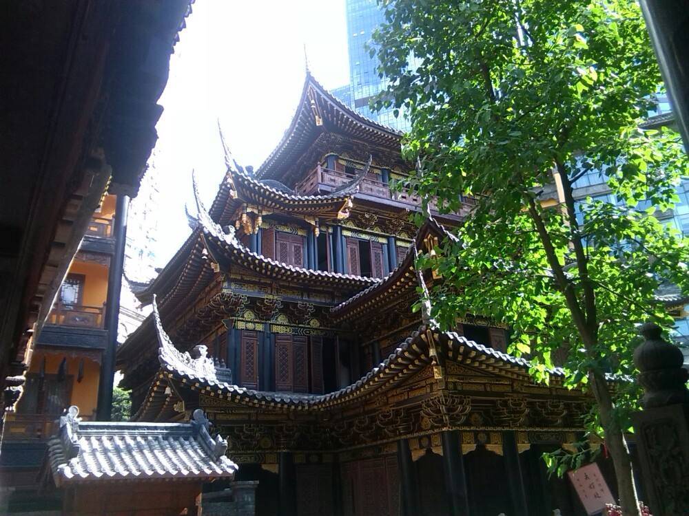 重庆香火旺盛的一座寺庙,因罗汉洞而建,是全国重点佛教寺庙