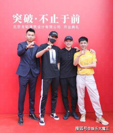 黄子韬爸爸曾是商界大亨，生前太宠黄子韬，曾