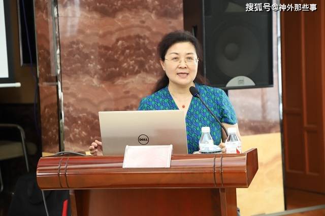 安冰进行学术讲座航空总医院乳腺外科副主任耿凤勇进行学术讲座9月5日