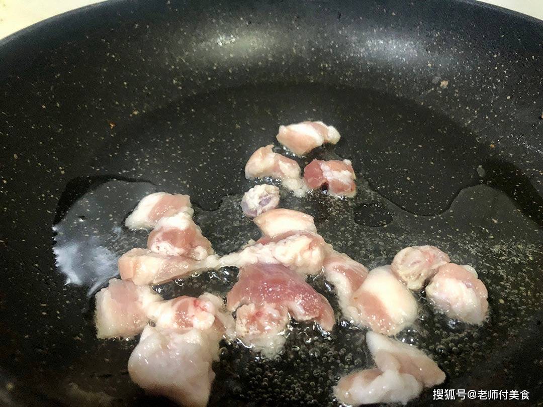 五花肉|一口咬下去，迟迟不忍咽下，回味无穷这样炒的口蘑真的是太香了