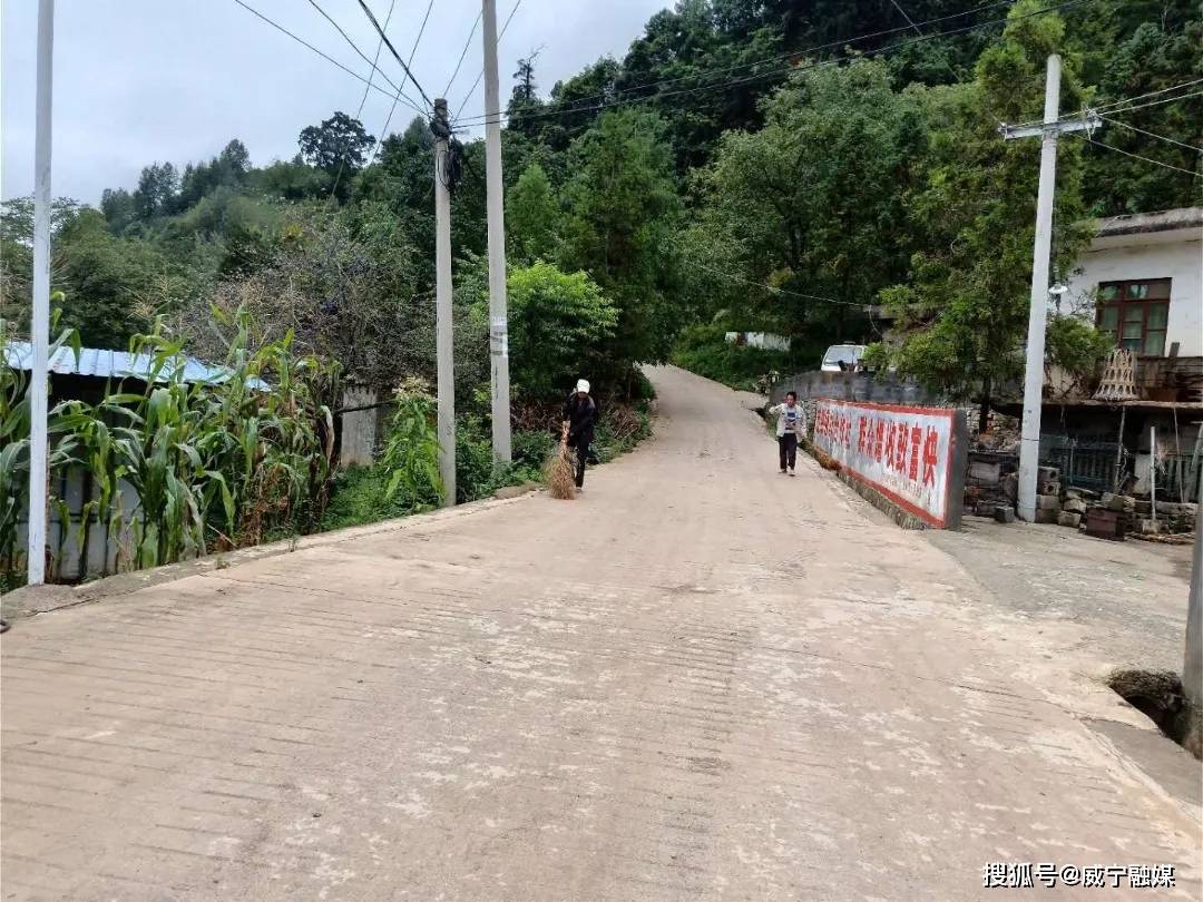 连日来,威宁自治县各乡镇(街道)压实责任,持续狠抓农村人居环境卫生