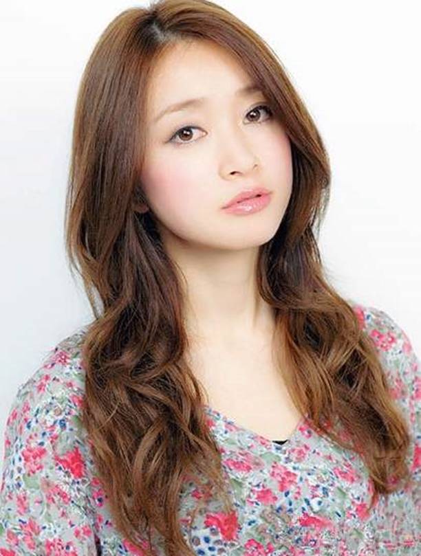 袁姗姗|Lisa没有刘海像变了一个人？辛芷蕾袁姗姗换发型更是堪比整容