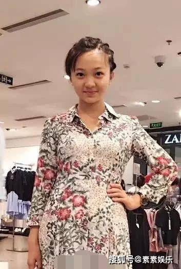 母女|林妙可60岁妈妈罕见出镜，母女衣品颜值飙升，越来越时尚了