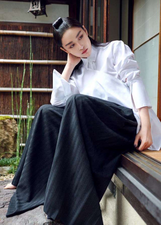 明星|张馨予发博晒美食，呼吁对女演员胖瘦不要太苛刻，你怎么看？