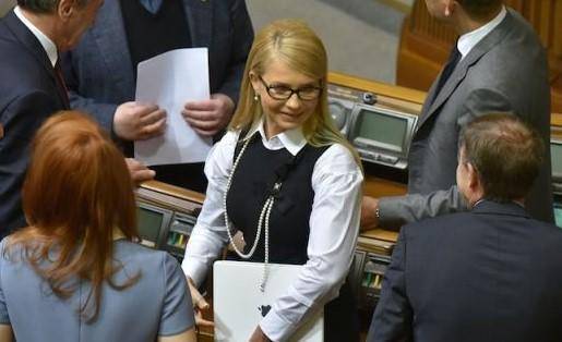 发型|百天百万元美发被骂惨，一年美发百次却被宽容，看发型政治多残酷