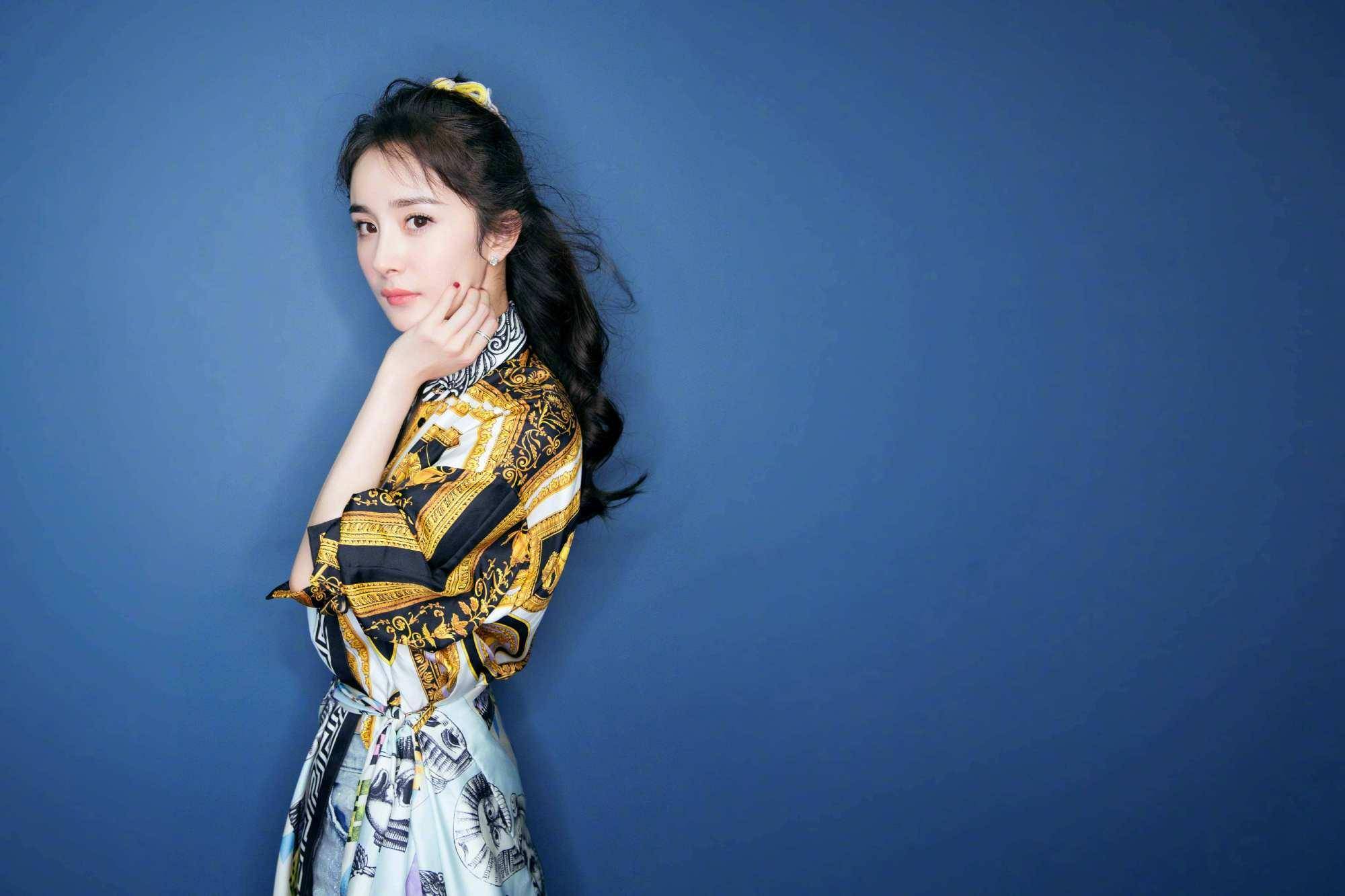 原创时尚达人杨幂,最爱的9个拍照姿势,参考起来拍照很漂亮
