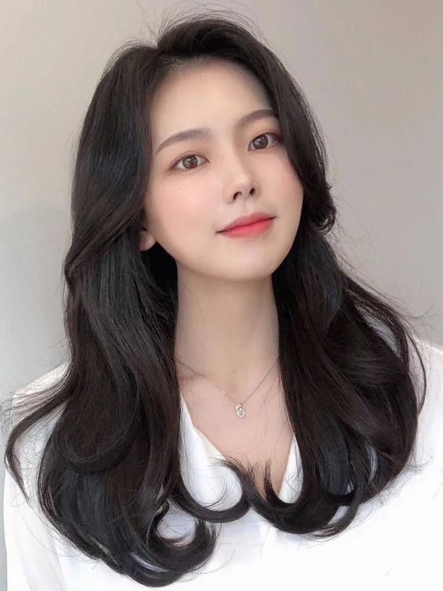 风靡韩国时尚圈的气质烫发_发型