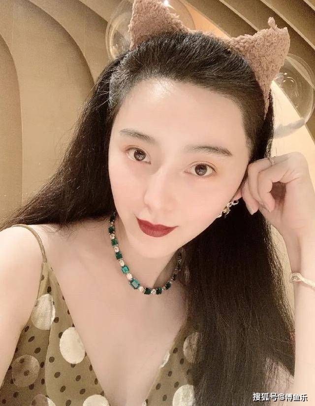 范冰冰回应复合传闻，晒自拍透露事业动向，额