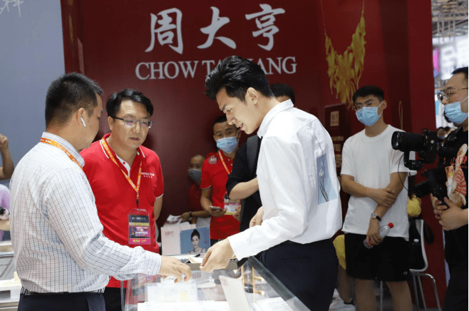 引爆深圳国际珠宝展,周大亨珠宝新零售革命全面启动