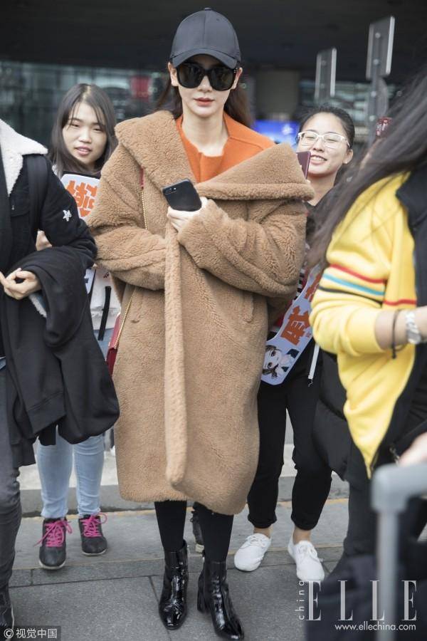 刘敏涛|五万多一件的MaxMara，被中年叛逆的刘敏涛姐姐穿出了别的味道