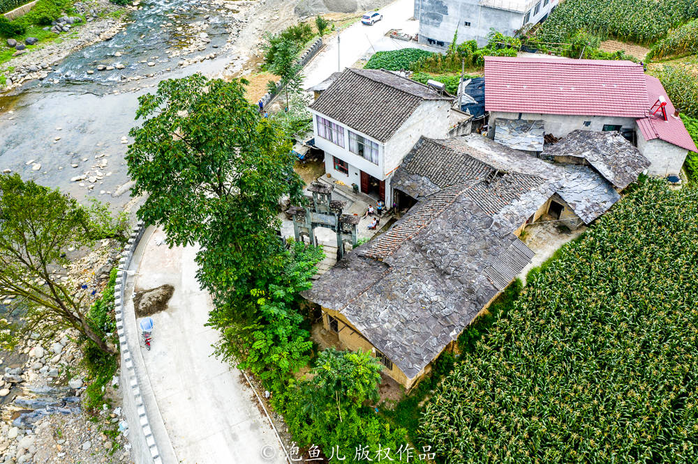 少女|陕南农村发现百年贞节牌坊，15岁少女守寡70年，这事你咋看？