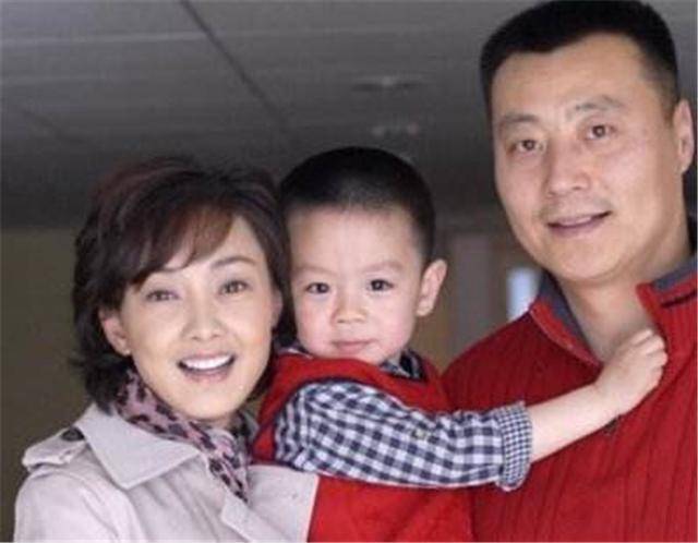 从运动员转行到演员的牛莉,多次登上春晚,如今依旧迷人