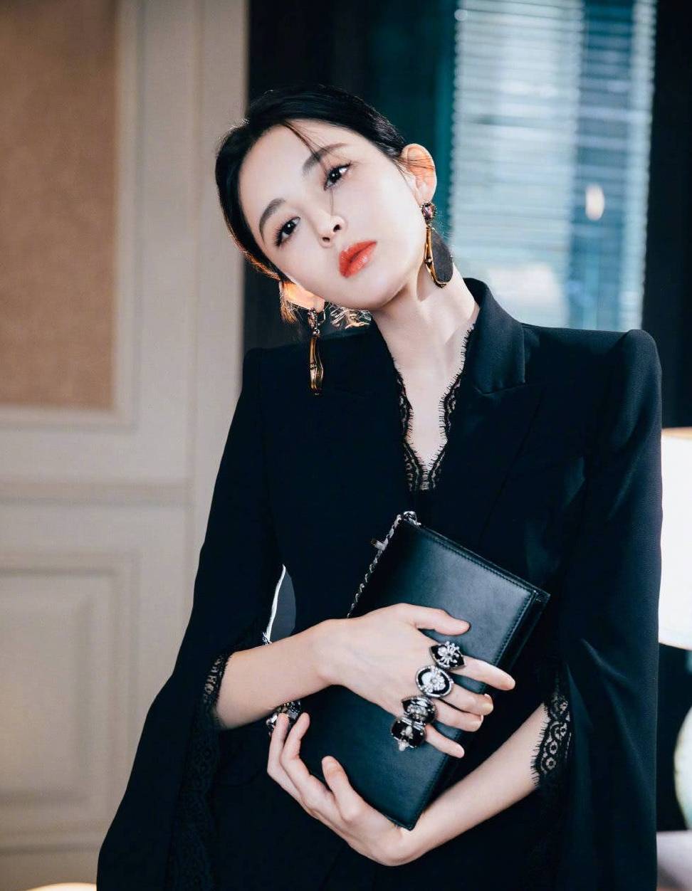 身材|古力娜扎真叫人服气！“排骨”身材加上神颜，宛如仙女般美艳