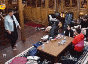 额头|原创陈数老公晒与表妹亲密照，鬼鬼录综艺让杜江亲额头，这行为合适么