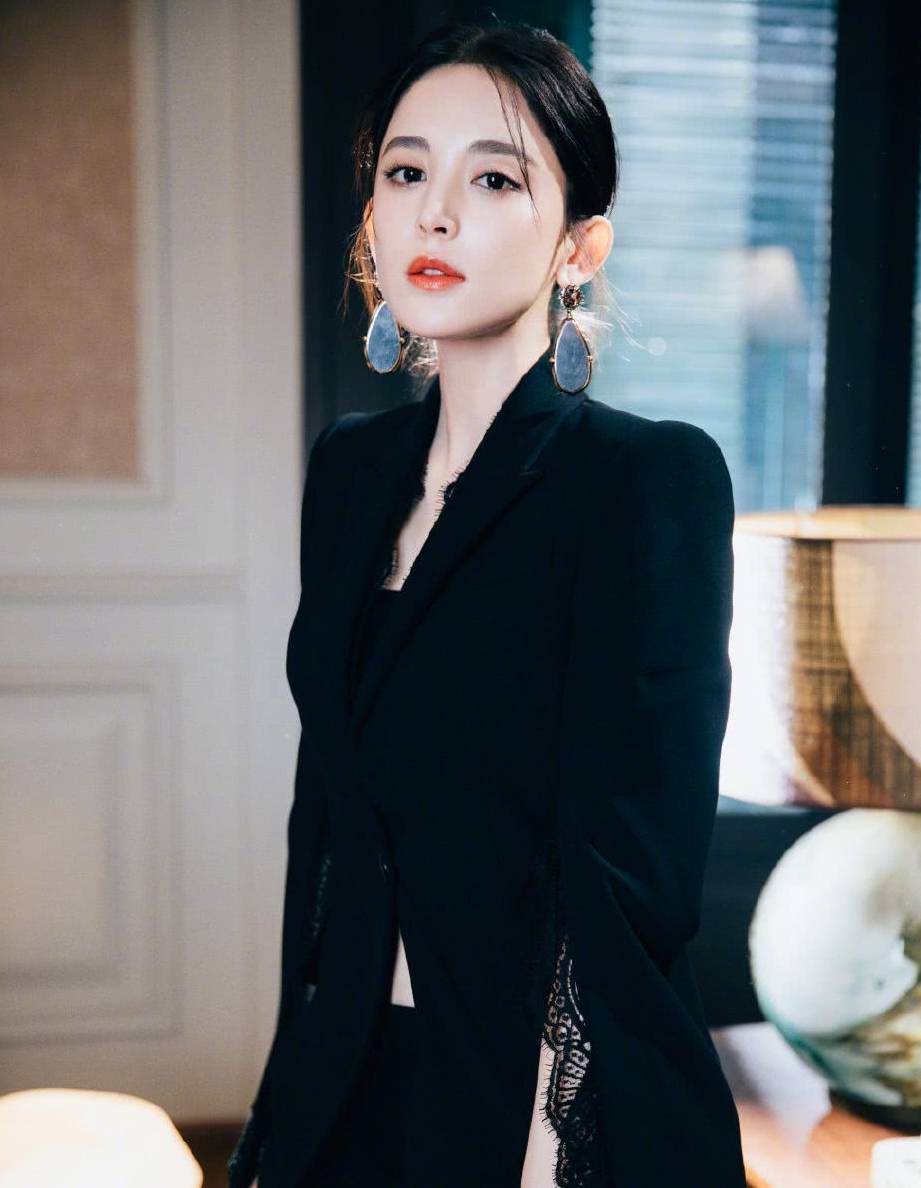 身材|古力娜扎真叫人服气！“排骨”身材加上神颜，宛如仙女般美艳