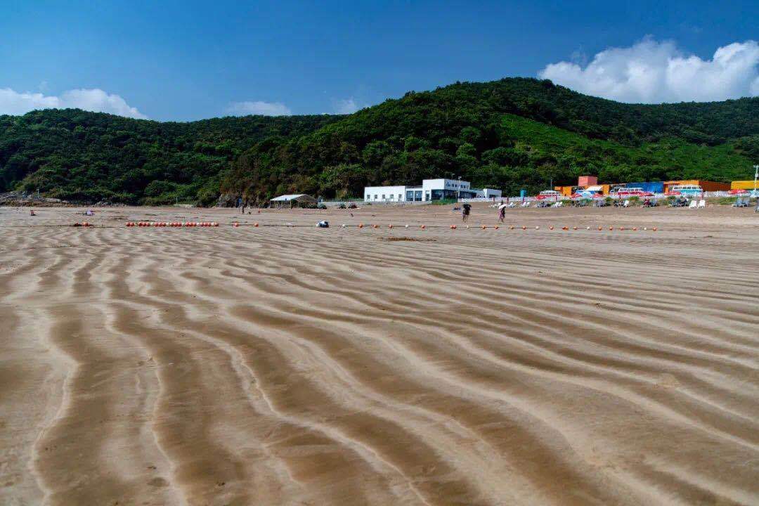 东旦村虽然不如象山松兰山沙滩,檀头山沙滩的知名度那么高,但是这里