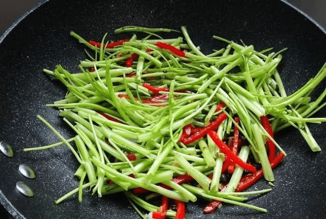 炒什么菜适合放豆豉 8b28c939b9c34591b30cd430d43a923f.png