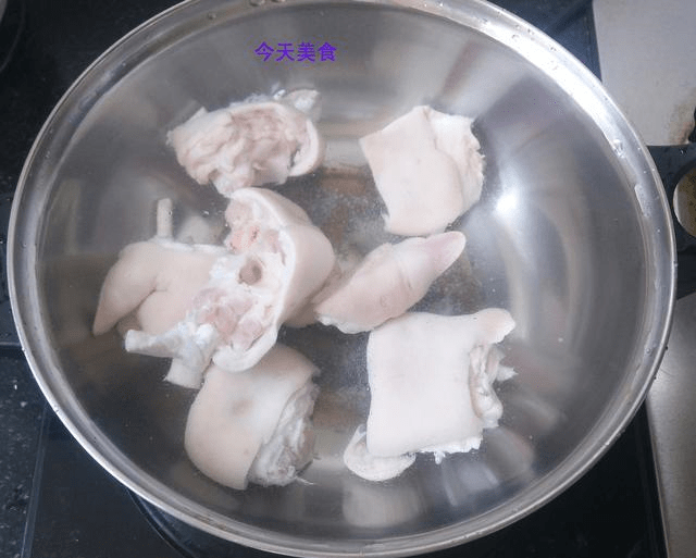 猪脚怎么煲汤最好喝 a203c74bb4814c73926f357b1d8cd287.png