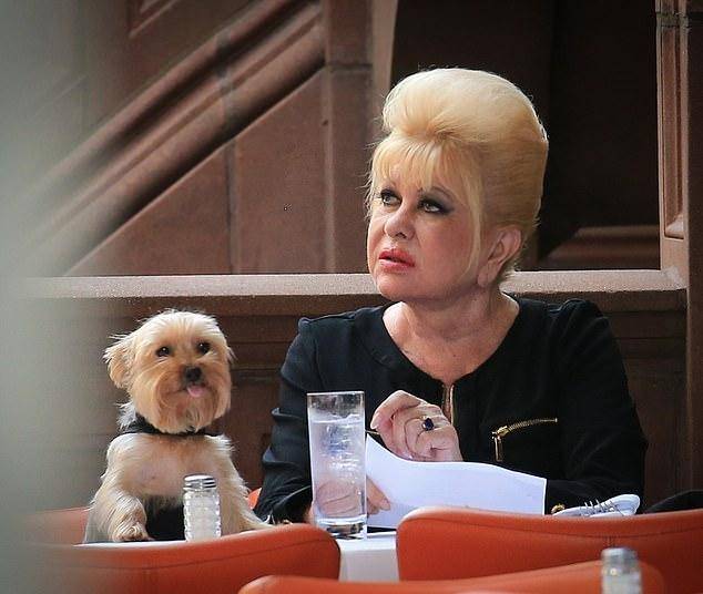 巫婆|伊万卡亲妈化妆像巫婆，吃面狼吞虎咽不擦嘴，年轻金发碧眼是模特