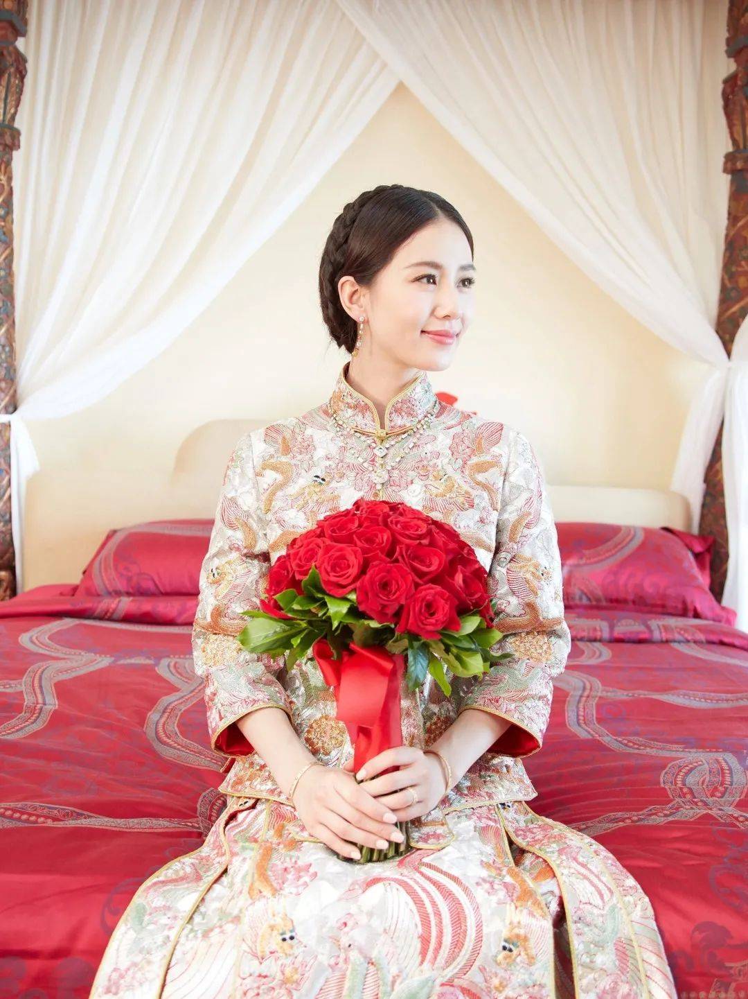 走近7国的传统婚礼，你来评评哪国的新娘服装最美？_穿着