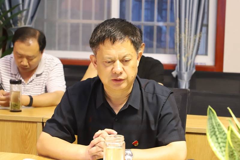 潢川县纪委监委派驻十三组莅临潢川二中开展谈心谈话工作