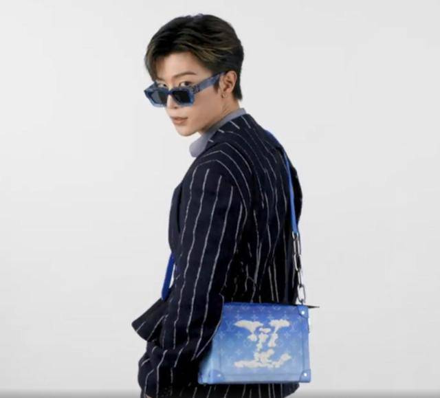 吴亦凡|众男星集体为奢侈品宣传，吴亦凡潮男范十足，朱一龙却被嘲像奶奶
