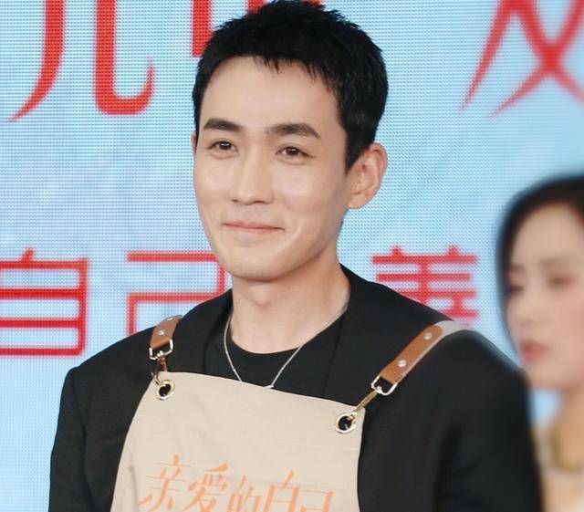 吴亦凡|众男星集体为奢侈品宣传，吴亦凡潮男范十足，朱一龙却被嘲像奶奶