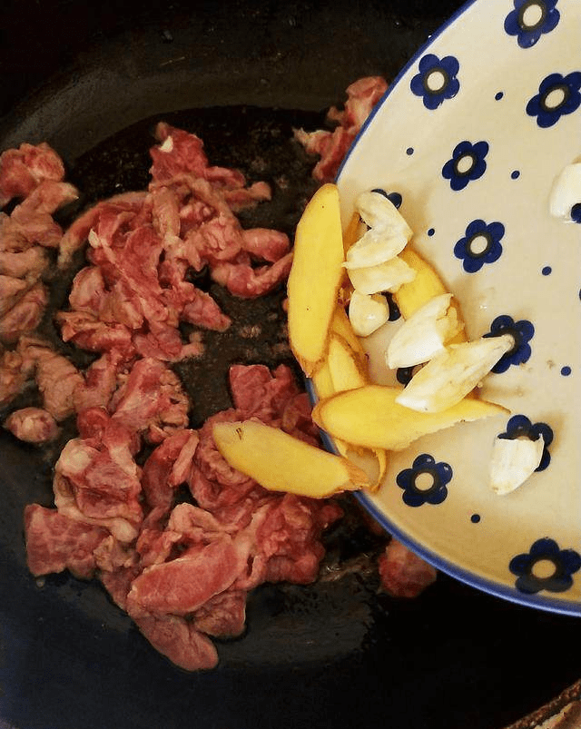 怎么把肉丝面里的肉丝弄的嫩嫩的 7583960cdf764d119fc05b4ea9274172.png