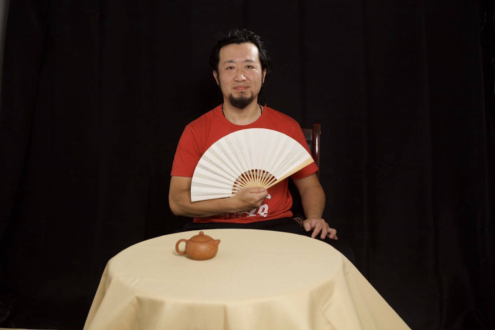 ，语性之高洁，语德之容善，语心之清华。﻿艺术家简介张一谦 | zhang yiqian张一谦，现代知