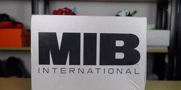 爆炸|国货逆天球鞋，脚感爆炸，送衣服还联名，发售价竟低于一千