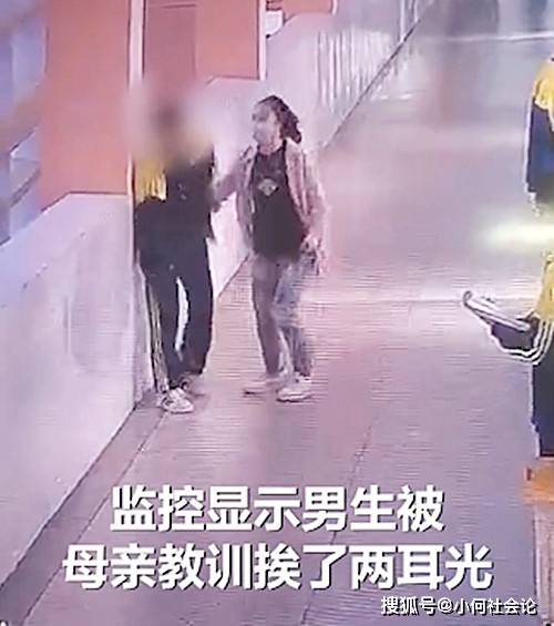 武汉14岁男孩被母亲扇耳光后坠亡,当众践踏孩子尊严真的对吗?