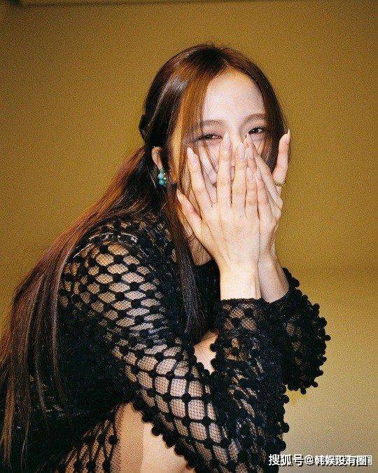 Jisoo|Blackpink金智秀晒“黑色透视装”造型，清纯美貌+性感氛围