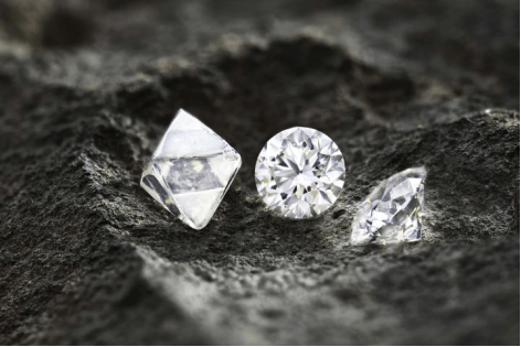 蝴蝶|从Y2K到高级珠宝，女生今年都逃不过的“蝴蝶效应”