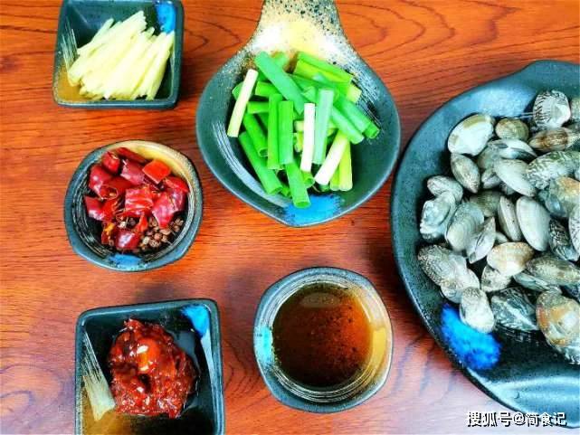 蛤蜊|你见过吗？大家说说，一盘卖18块钱值不值媳妇是这样炒花蛤的