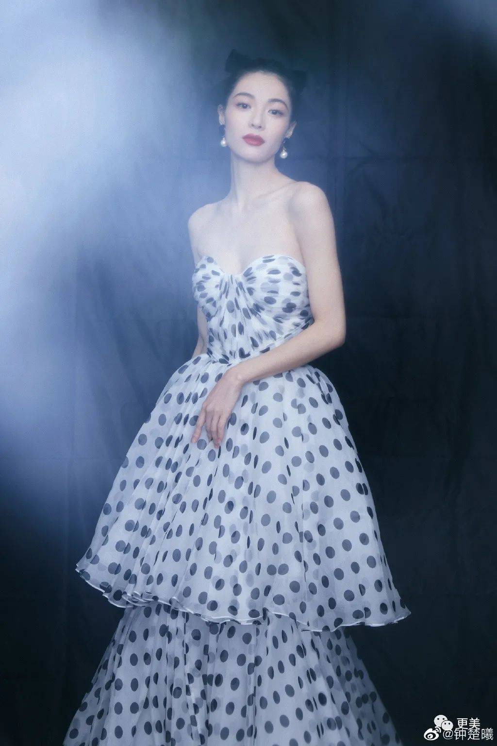 fa|钟楚曦妈妈暴露她整形石锤，虞书欣土成乡镇女企业家…